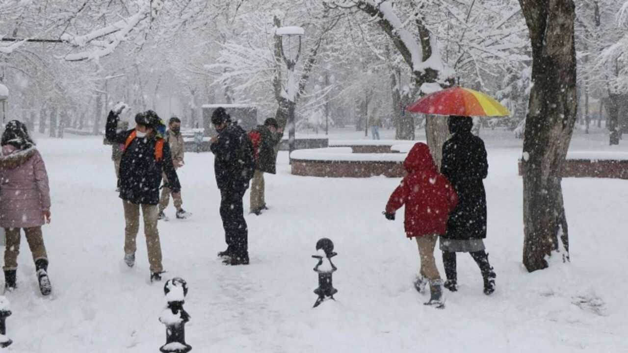 Valilik açıkladı! Kahramanmaraş'ta okullar tatil mi? 4 ilçede eğitime ara verildi - 1. Resim