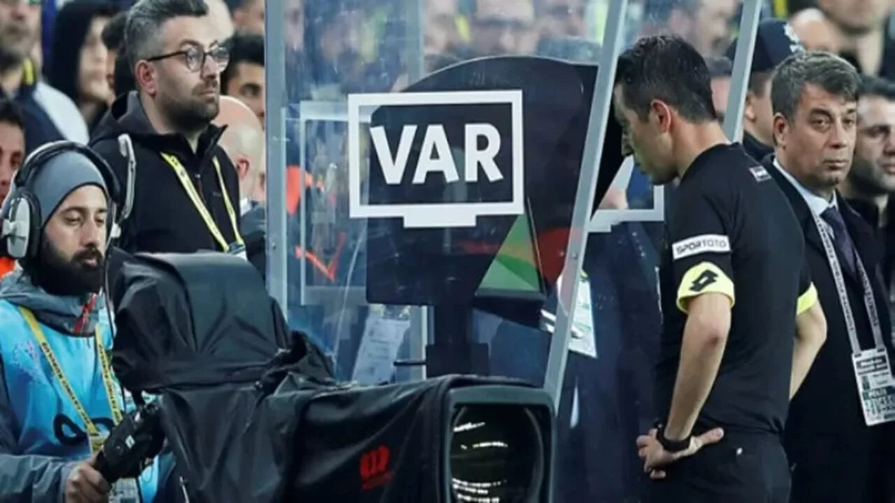 VAR kayıtları ne zaman açıklanacak? Galatasaray - Adana Demirspor VAR kayıtları merakla bekleniyor! - 3. Resim