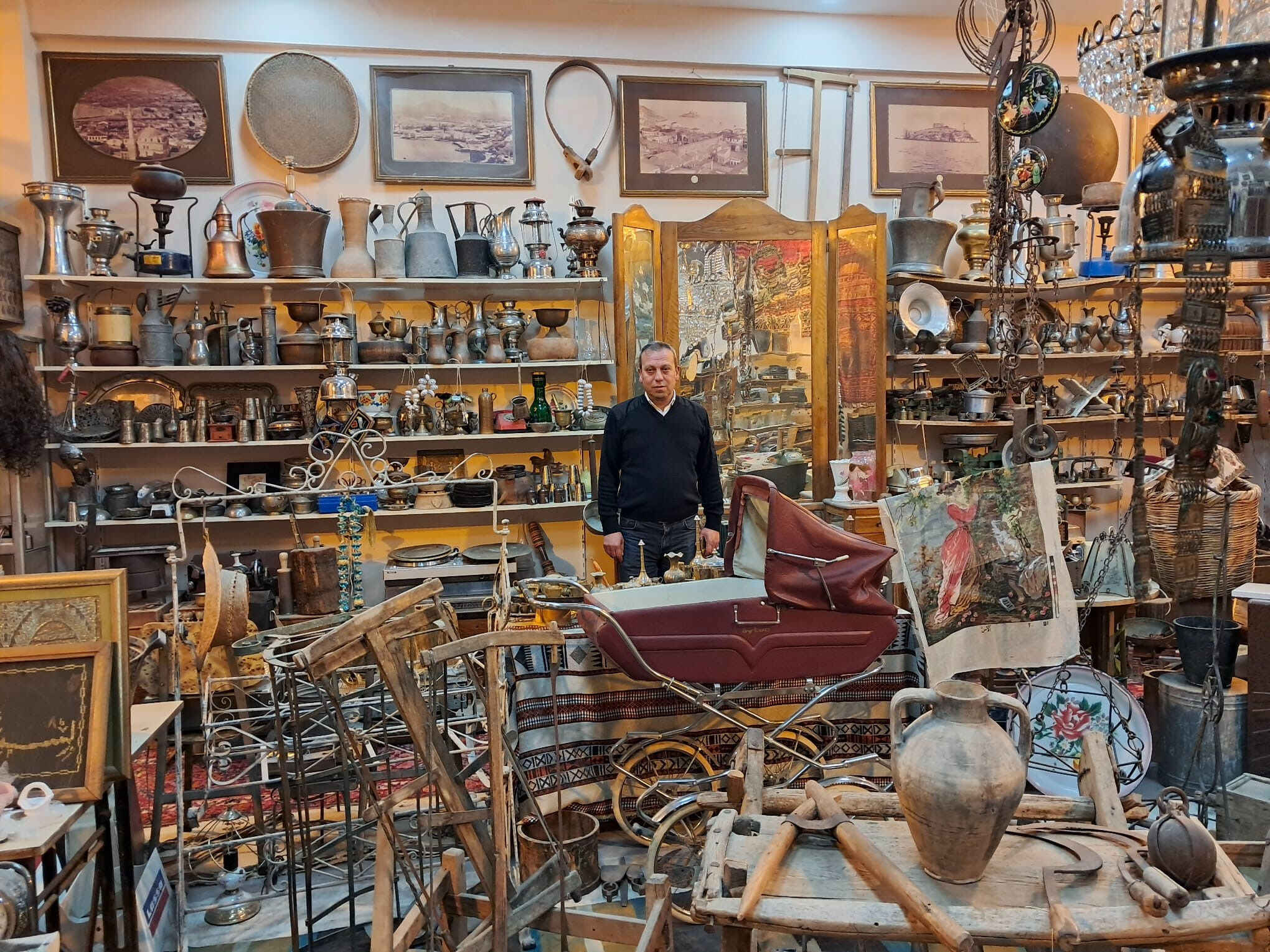 19 yıllık tutku! Antika eşyaları dükkanını müzeye dönüştürdü - 1. Resim