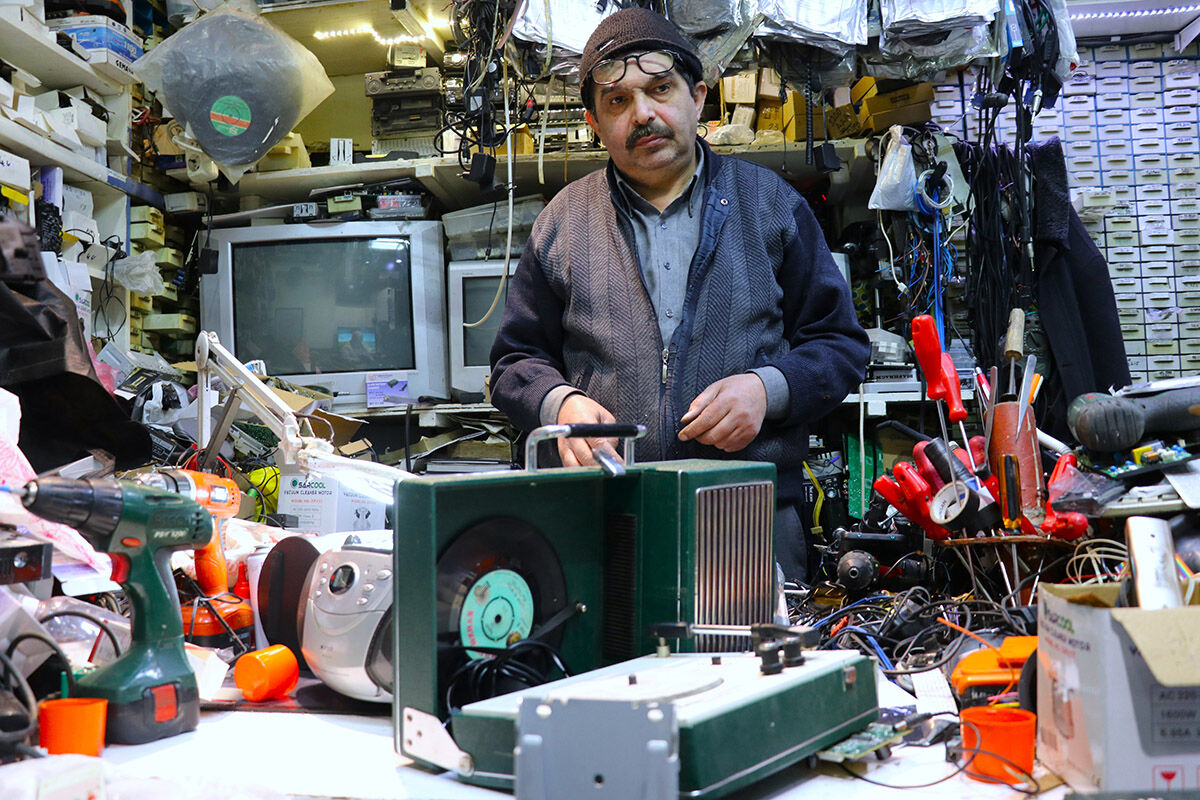 35 yıllık radyo tamircisi: Teknolojiye yenik düşse de afetlerde hayat kurtarabilir! - 1. Resim
