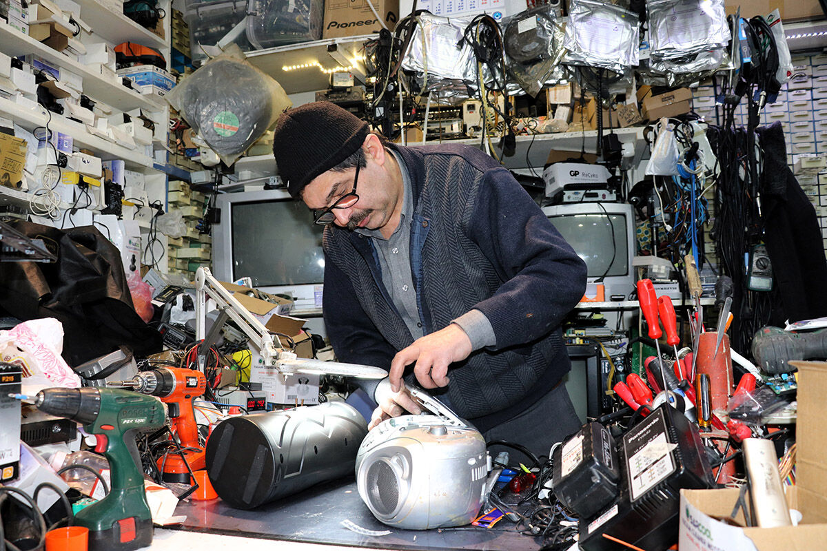 35 yıllık radyo tamircisi: Teknolojiye yenik düşse de afetlerde hayat kurtarabilir! - 3. Resim