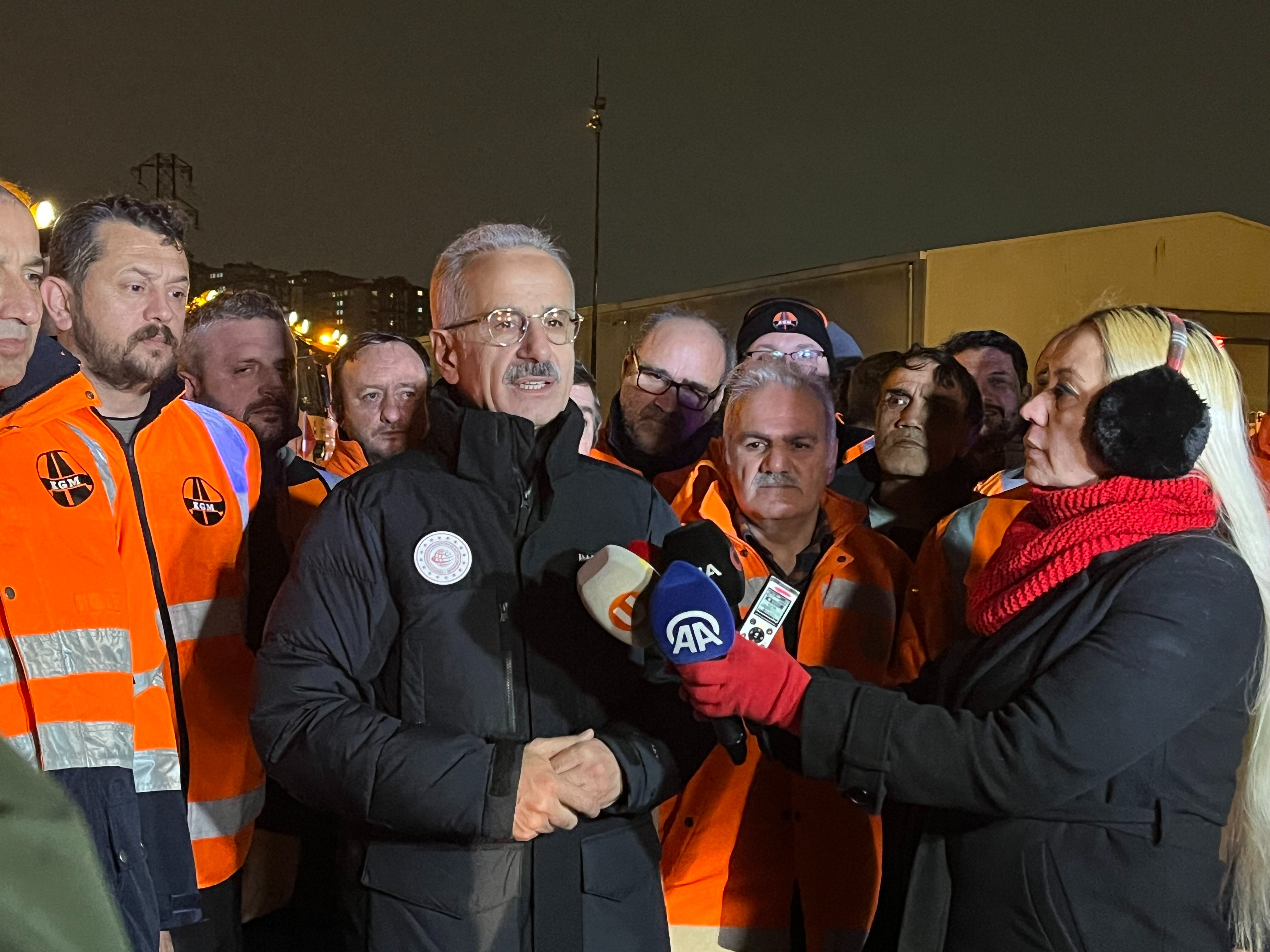 Bakan Uraloğlu, İstanbul'da karla mücadele çalışmalarını inceledi - 1. Resim
