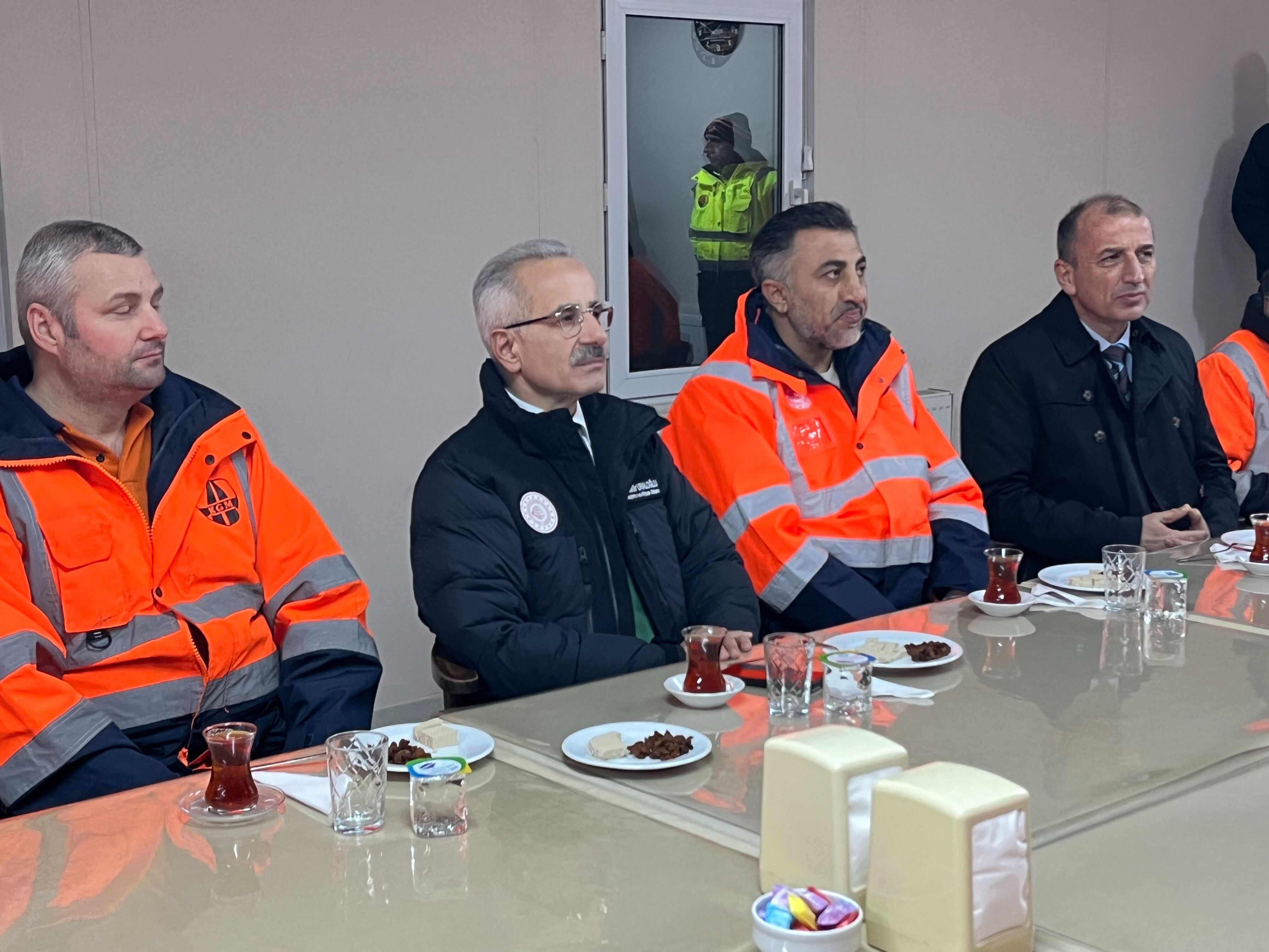 Bakan Uraloğlu, İstanbul'da karla mücadele çalışmalarını inceledi - 2. Resim