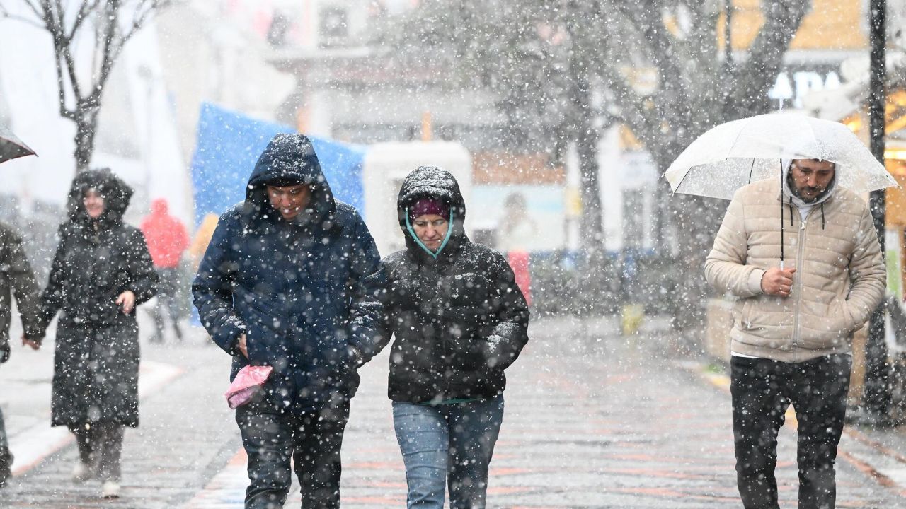 Bursa&#039;da okullar tatil mi son dakika? Gözler 12 Şubat Bursa Valiliği açıklamasında!