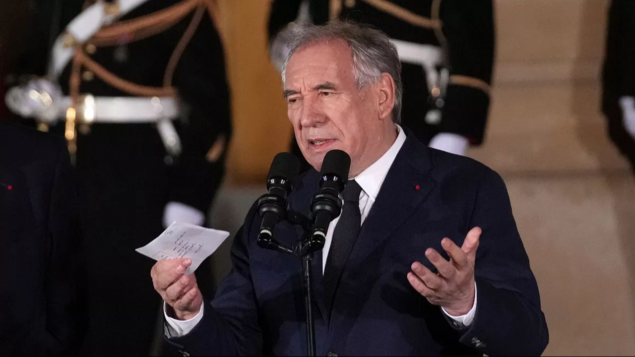 Fransa Başbakanı Bayrou&#039;nun taciz iddiaları nedeniyle istifası isteniyor