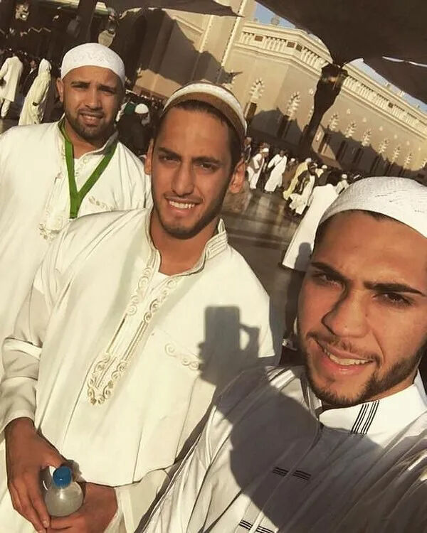 Hakan Çalhanoğlu kimdir? Kısaca hayatı, kariyeri ve merak edilen tüm soruların cevapları Hakan Çalhanoğlu'nun kısaca hayatı, kariyeri ve merak edilen tüm soruların cevapları - 4. Resim