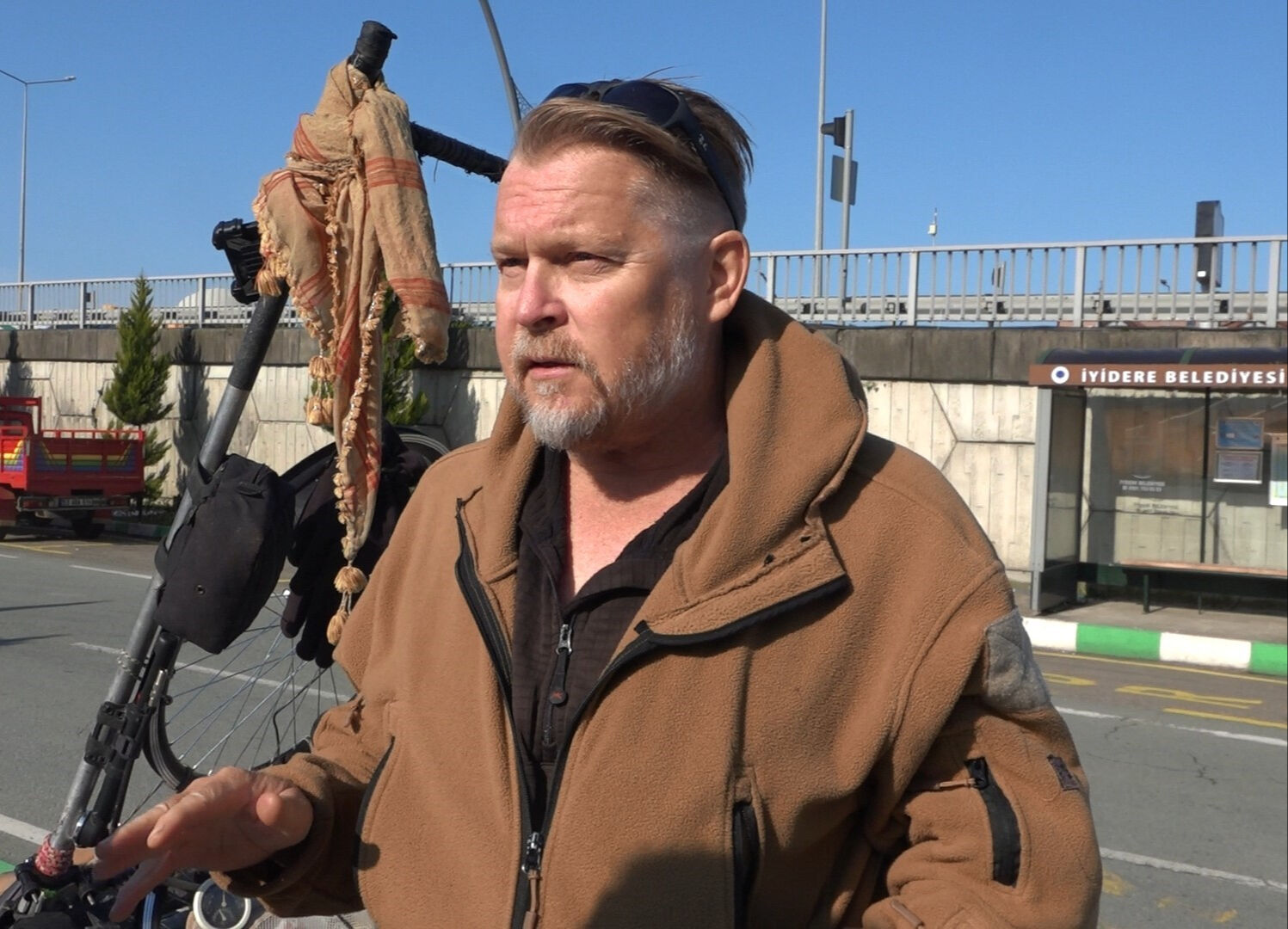 Hazar Denizi'ni yüzerek geçti, Türkiye'de yavaşladı... 26 yıldır dünyayı yürüyen İngiliz Seyyah Karl Bushby - 2. Resim