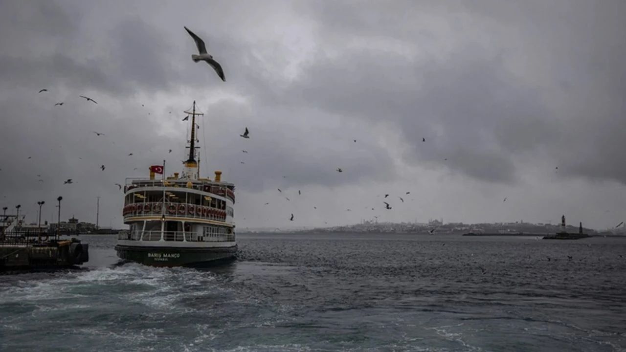 İstanbul&#039;da vapur seferlerine kar engeli