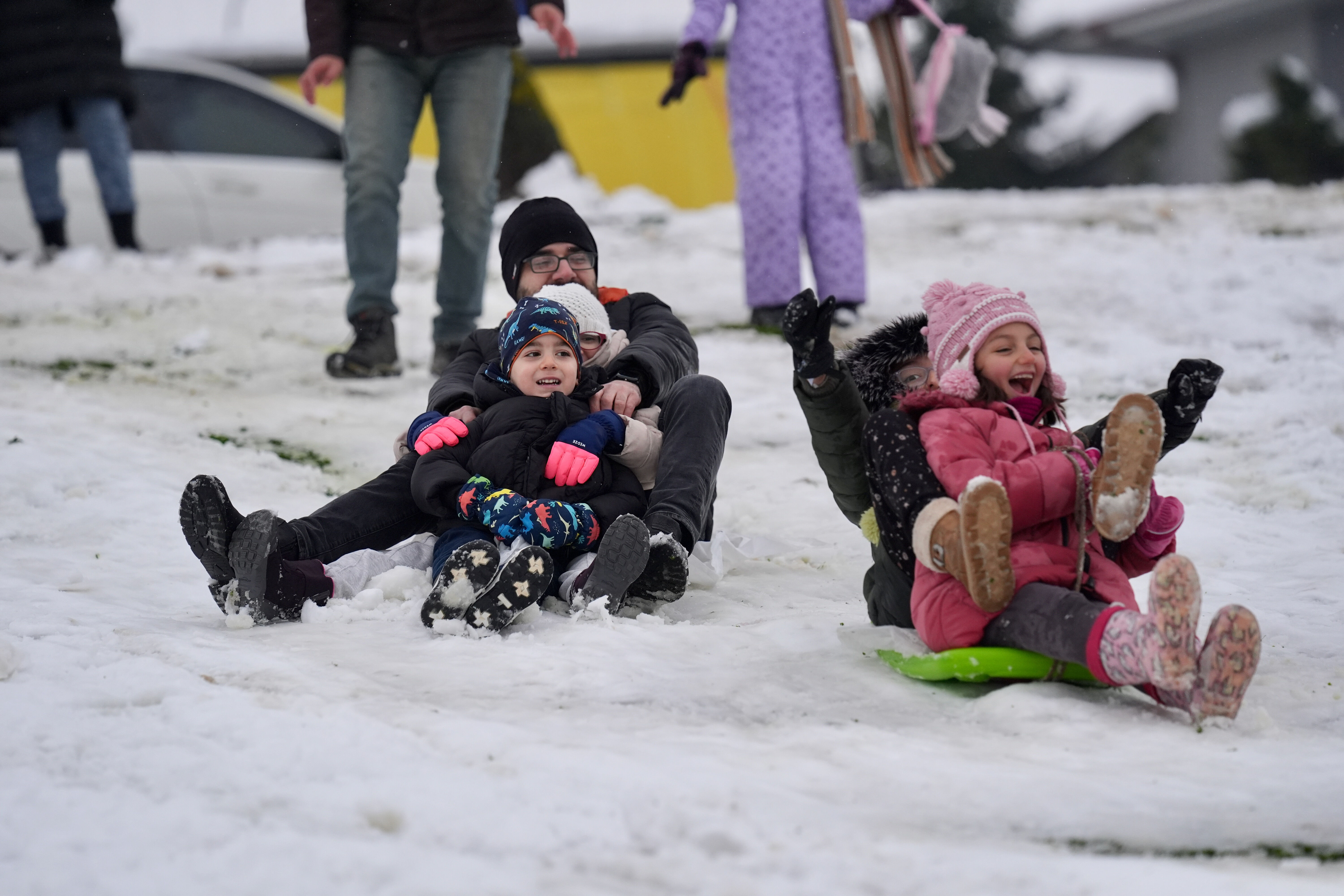 İstanbul'da yarın okullar tatil mi? Kar yağışı hızlandı, 13 Şubat Perşembe kar tatili için gözler valiliğe çevrildi! - 4. Resim