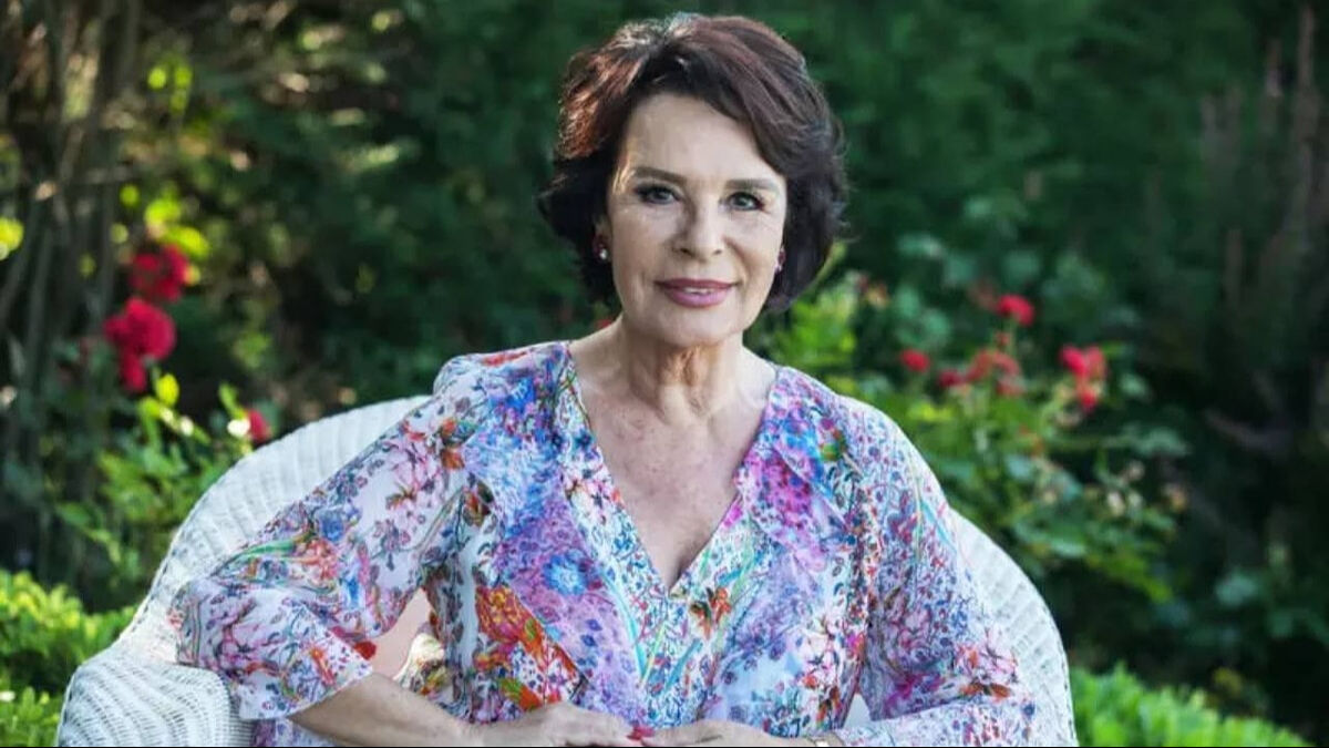 Usta oyuncu Hülya Koçyiğit İngiltere'de ölümden döndü! Apar topar hastaneye kaldırıldı Usta oyuncu Hülya Koçyiğit İngiltere'de ölümden döndü! Apar topar hastaneye kaldırıldı - 1. Resim