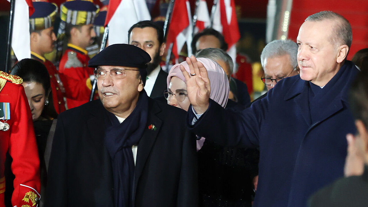 Cumhurbaşkanı Erdoğan'a Pakistan'da Dombra jesti! Sosyal medyada gündem oldu - 1. Resim