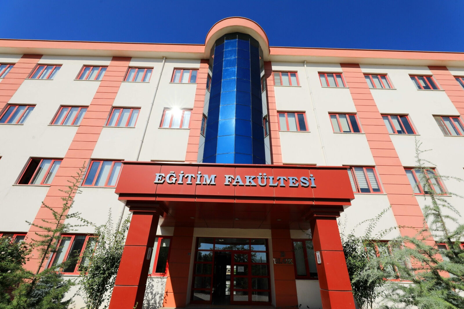 Daha kaliteli öğretmen için... Hukukta 100 bin şartı eğitime de getirilsin! - 1. Resim