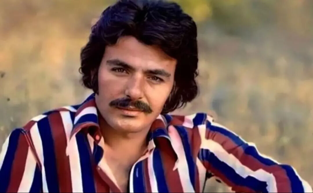 Ferdi Tayfur'un mevlidinde izdiham! Tuğçe Tayfur baygınlık geçirdi! Yeğeninin miras sorusuna verdiği tepki olay oldu - 1. Resim