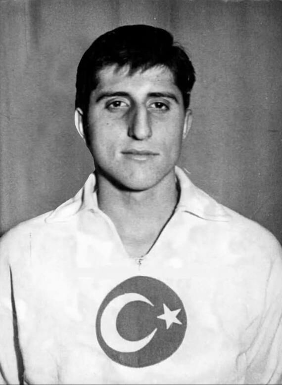 Fethi Heper neden öldü, cenazesi nereden kalkacak? Eskişehirspor'un gol kralıydı Fethi Heper neden öldü, cenazesi nereden kalkacak? Eskişehirspor'un gol kralıydı - 1. Resim