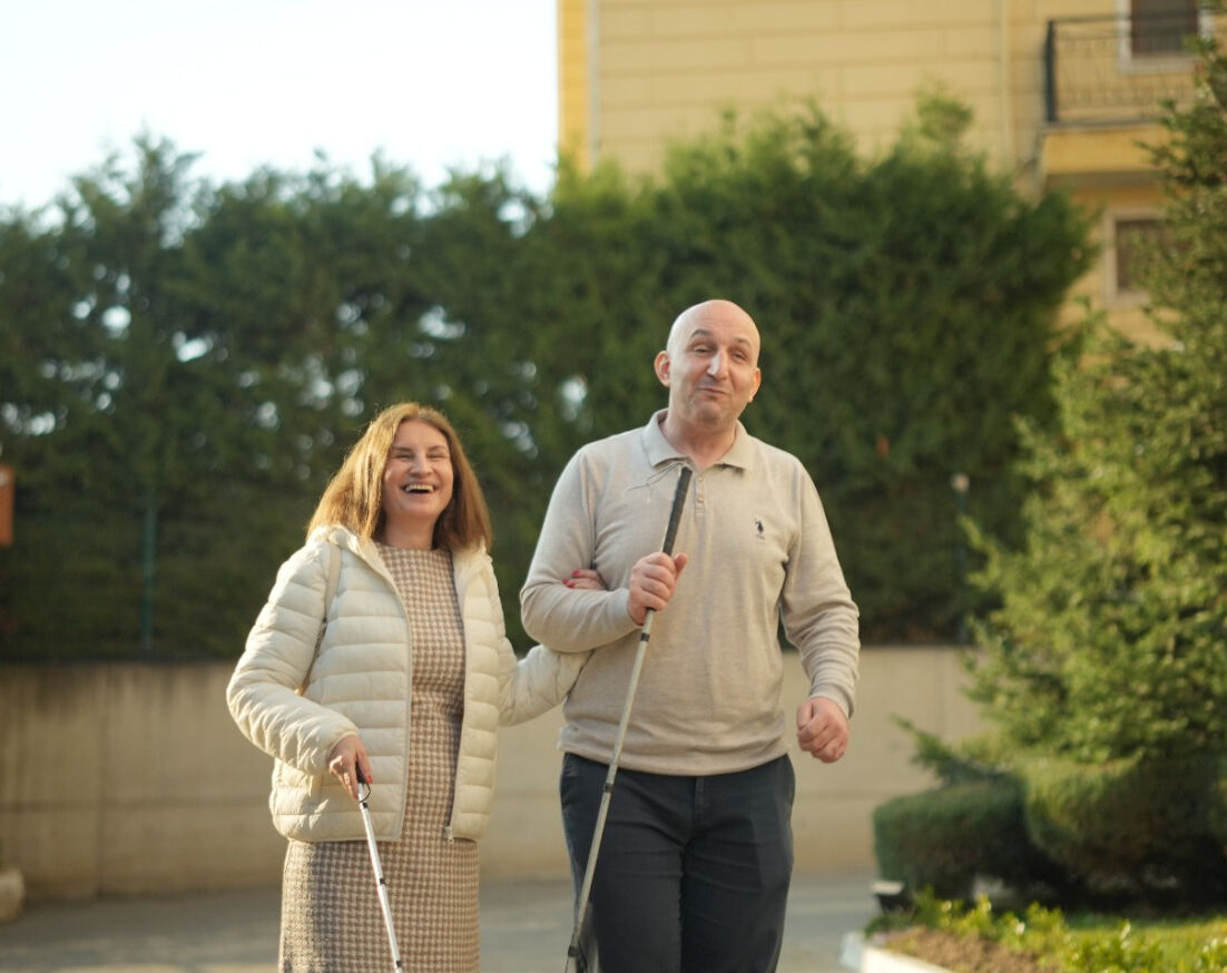 Görmeden evlenip çocuk büyüttüler! Fenomen olan "Engelsiz Gözler" çifti: Aşk sizin için görsellik, bizim için değil Görmeden evlenip çocuk büyüttüler! Fenomen olan "Engelsiz Gözler" çifti: Aşk sizin için görsellik, bizim için değil - 2. Resim