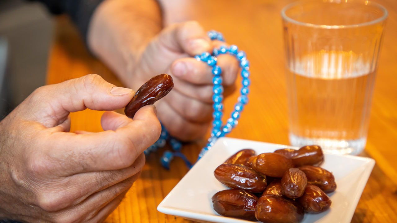 İstanbul akşam ezanı kaçta okunuyor? 13 Şubat Perşembe İstanbul Berat Kandili iftar vakti - 1. Resim