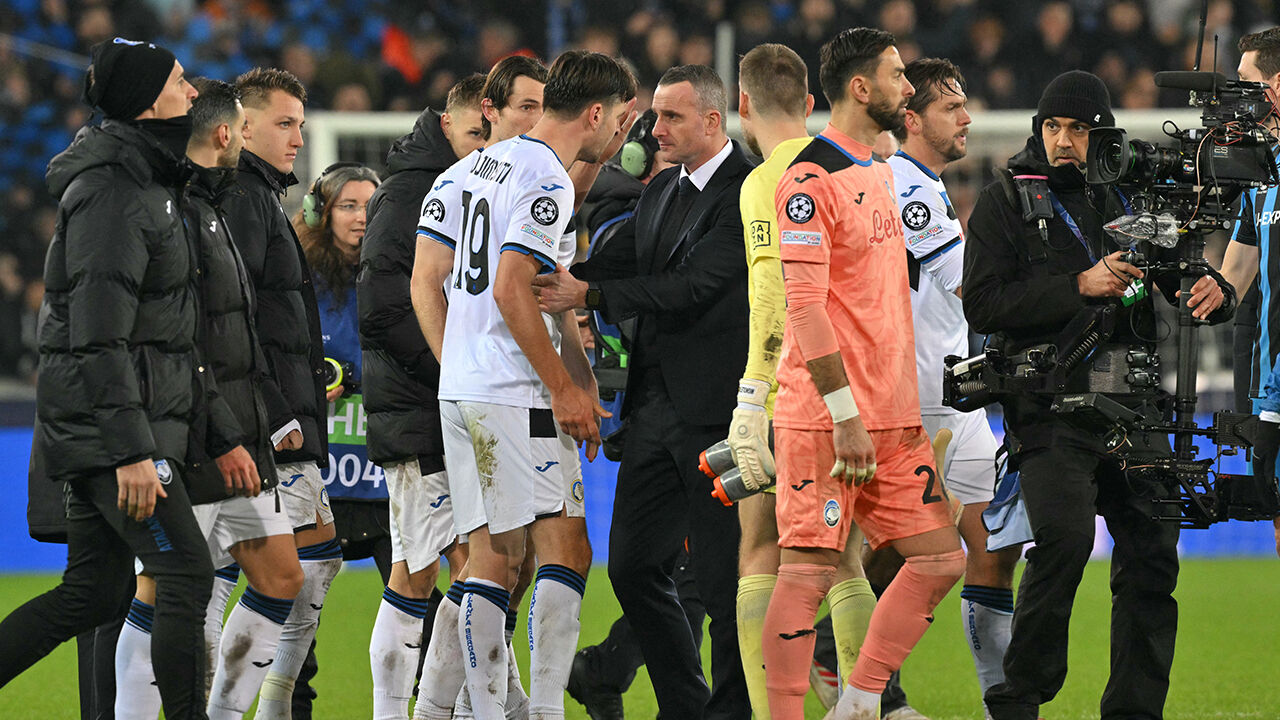 Verdiği penaltı kararı infiale yol açtı! Halil Umut Meler'e tepki yağıyor Verdiği penaltı kararı infiale yol açtı! Halil Umut Meler'e tepki yağıyor - 1. Resim