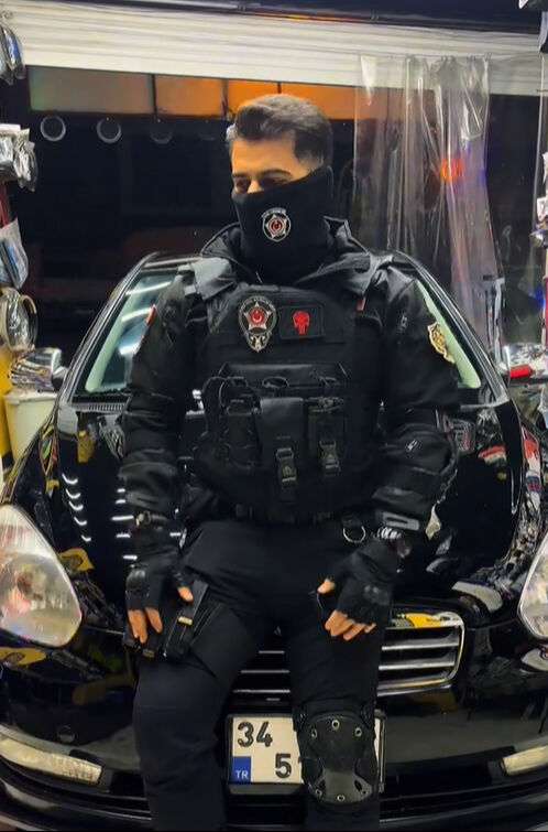 'Yakışıklı Güvenlik' ismiyle biliniyordu! Yaptığı hata sonrası polisleri harekete geçirdi! Toplam 142 bin lira ceza... 'Yakışıklı Güvenlik' ismiyle biliniyordu! Yaptığı sonrası polisleri harekete geçirdi! Toplam 142 bin lira ceza... - 3. Resim