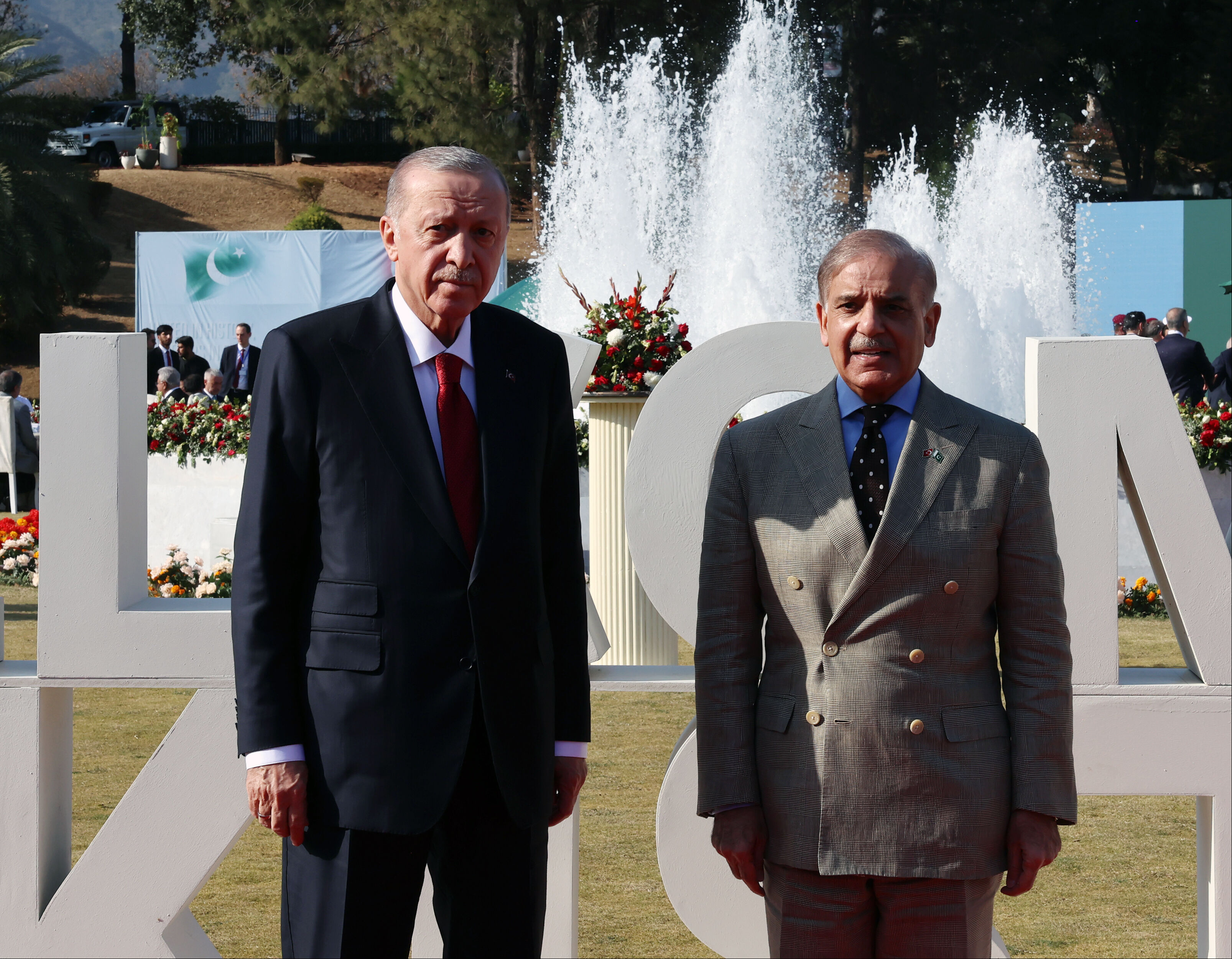 Cumhurbaşkanı Erdoğan Pakistan'daki resmi devlet yemeğine faytonla gitti - 1. Resim