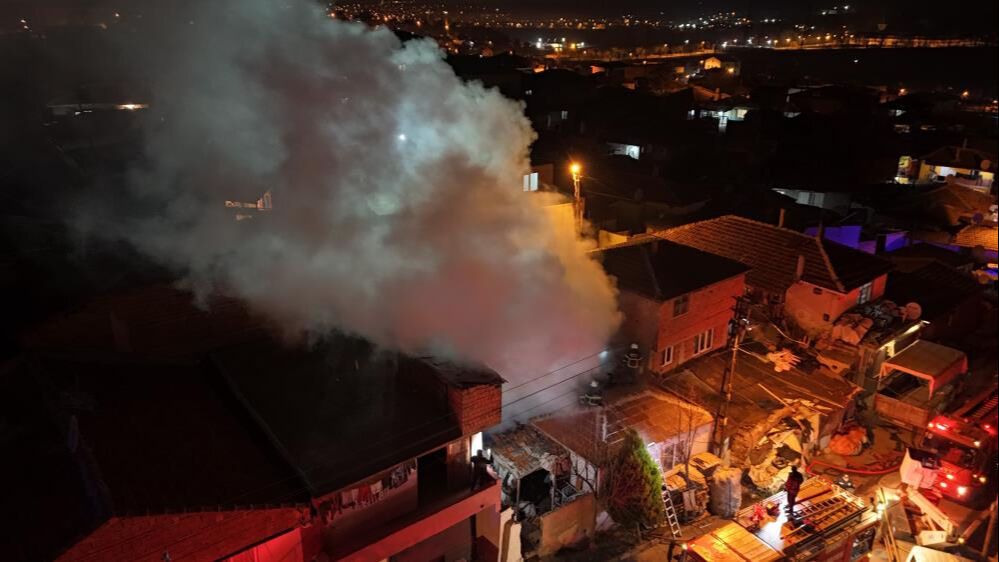 Edirne'de yangın paniği! Gece yarısı kabusu yaşadılar, gözyaşları sel oldu - 5. Resim