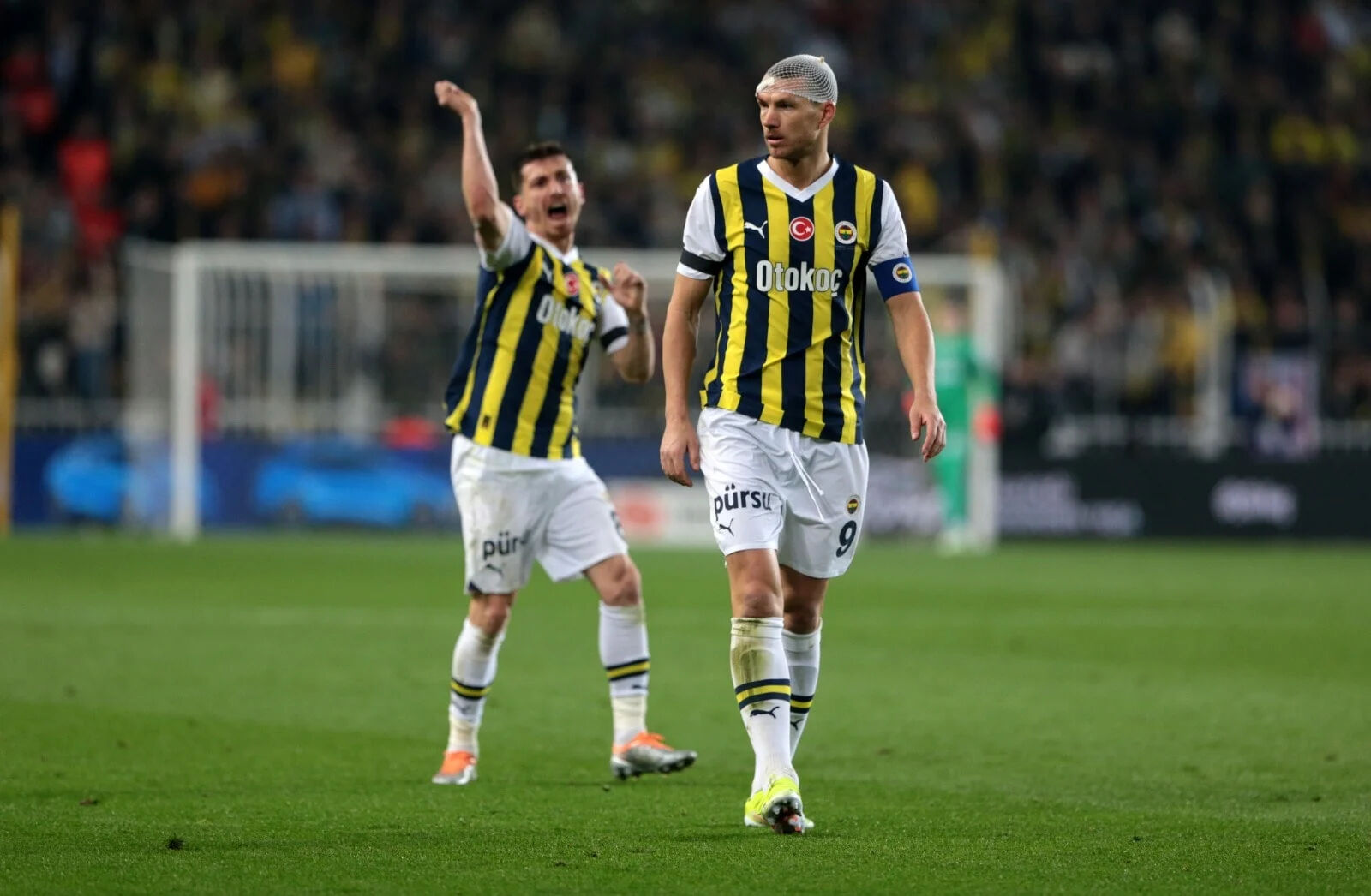 Fenerbahçe'ye kötü haber! Yıldız futbolcunun eli kırıldı - 1. Resim