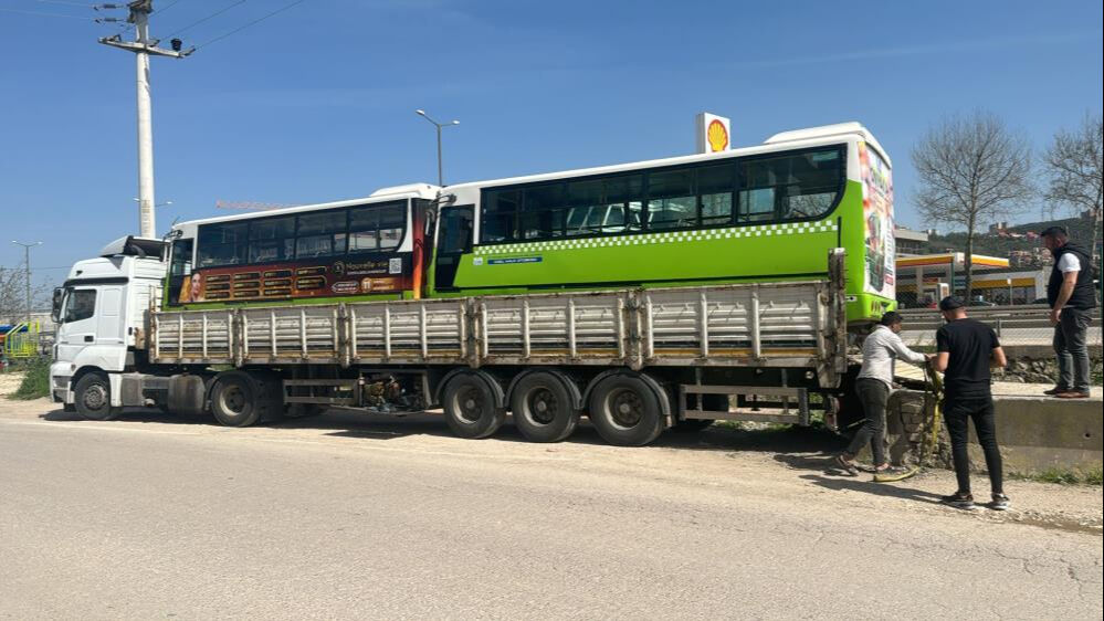 Görenler şaşkına döndü! Kocaeli'nin halk otobüsü Suriye'de - 1. Resim