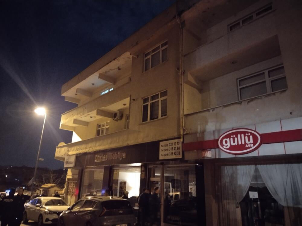 Üsküdar'da heyelan! İki bina tahliye edildi Üsküdar'da heyelan! İki bina tahliye edildi - 1. Resim