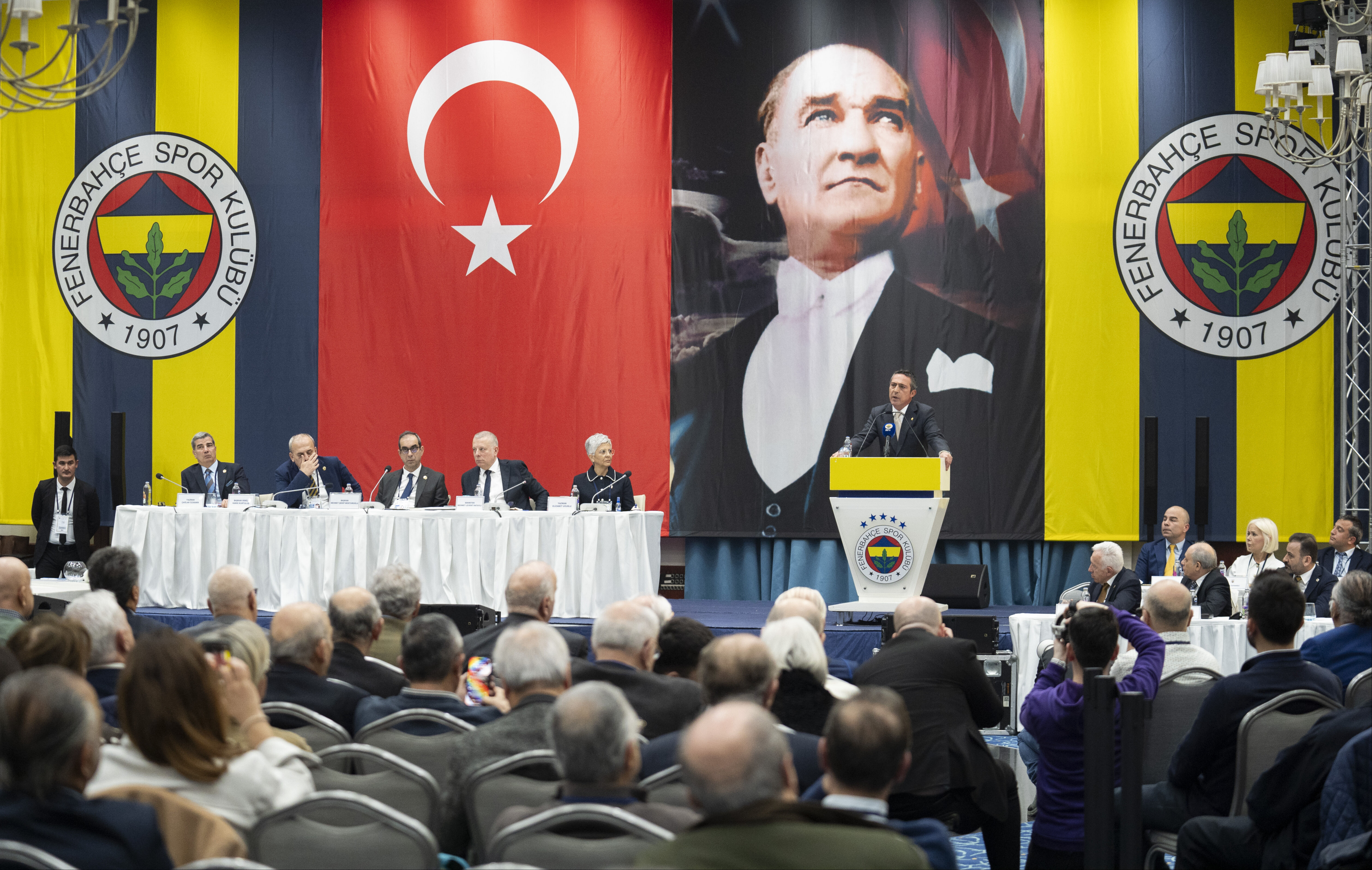 Ali Koç'tan Galatasaray'a tepki!