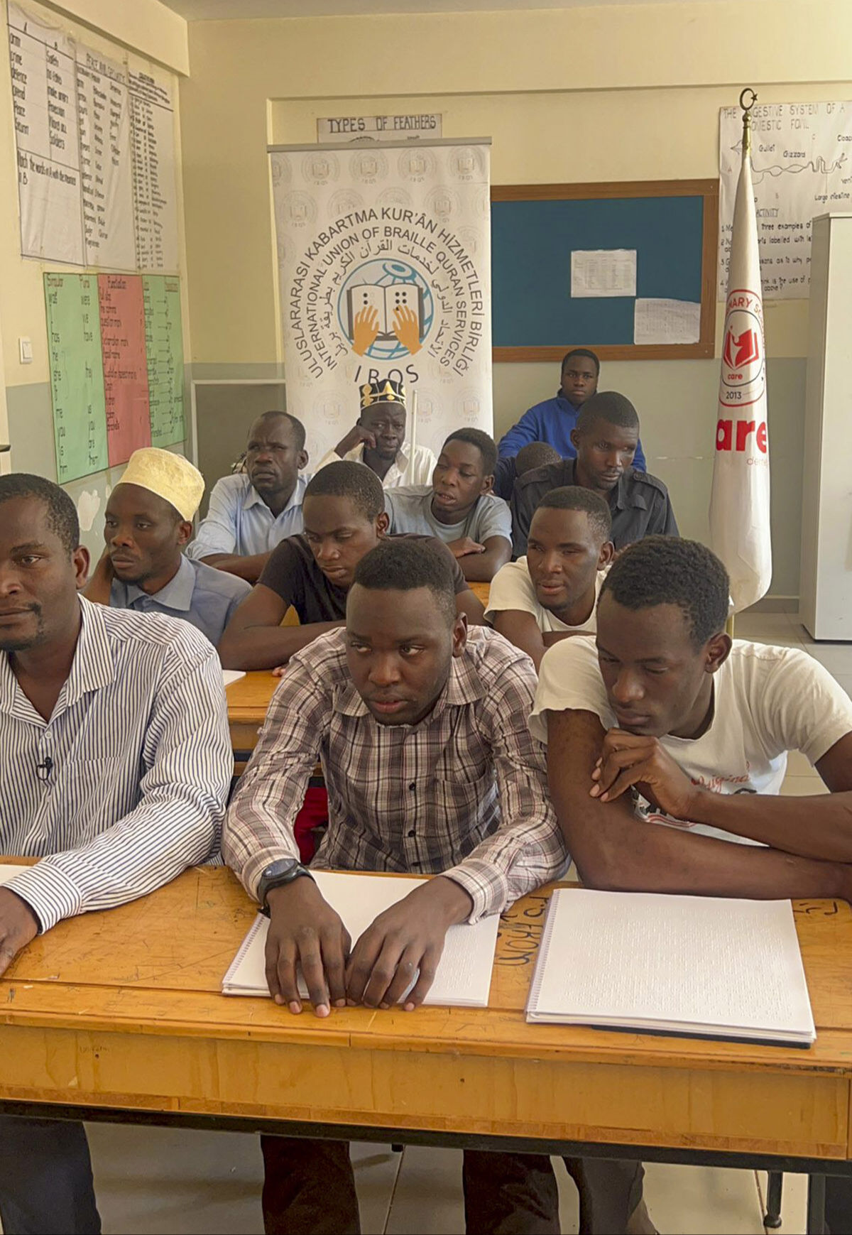 Çocukların ellerine zorla İncil veriliyordu! Braille alfabeli Kur'an-ı Kerim sayesinde İslam'la tanıştılar Çocukların ellerine zorla İncil veriliyordu! Braille alfabeli Kur'an-ı Kerim sayesinde İslam'la tanıştılar - 1. Resim