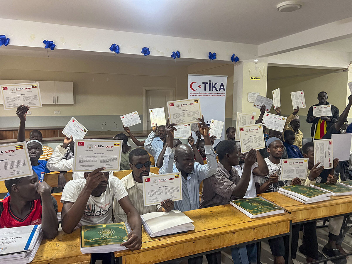 Çocukların ellerine zorla İncil veriliyordu! Braille alfabeli Kur'an-ı Kerim sayesinde İslam'la tanıştılar Çocukların ellerine zorla İncil veriliyordu! Braille alfabeli Kur'an-ı Kerim sayesinde İslam'la tanıştılar - 4. Resim