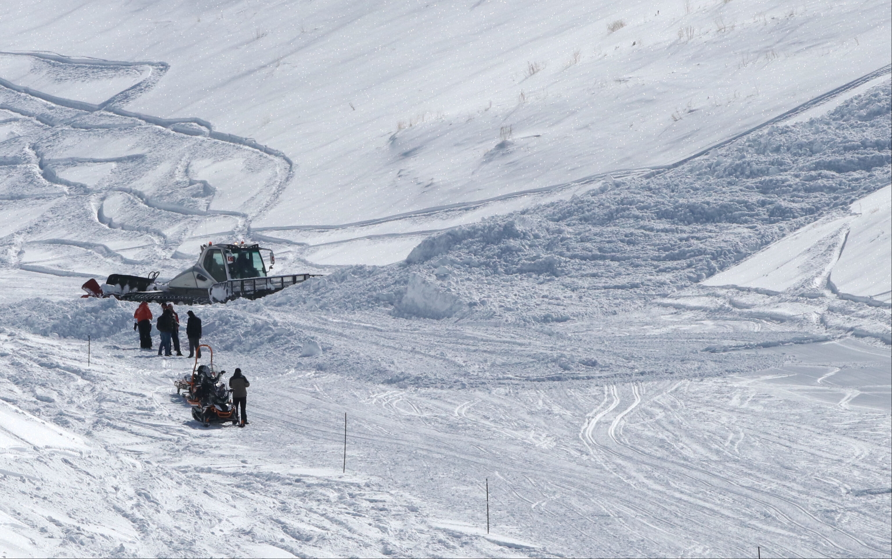 Palandöken'de kayak pistine çığ düştü! O anlar kamerada Palandöken'de kayak pistine çığ düştü! O anlar kamerada - 1. Resim