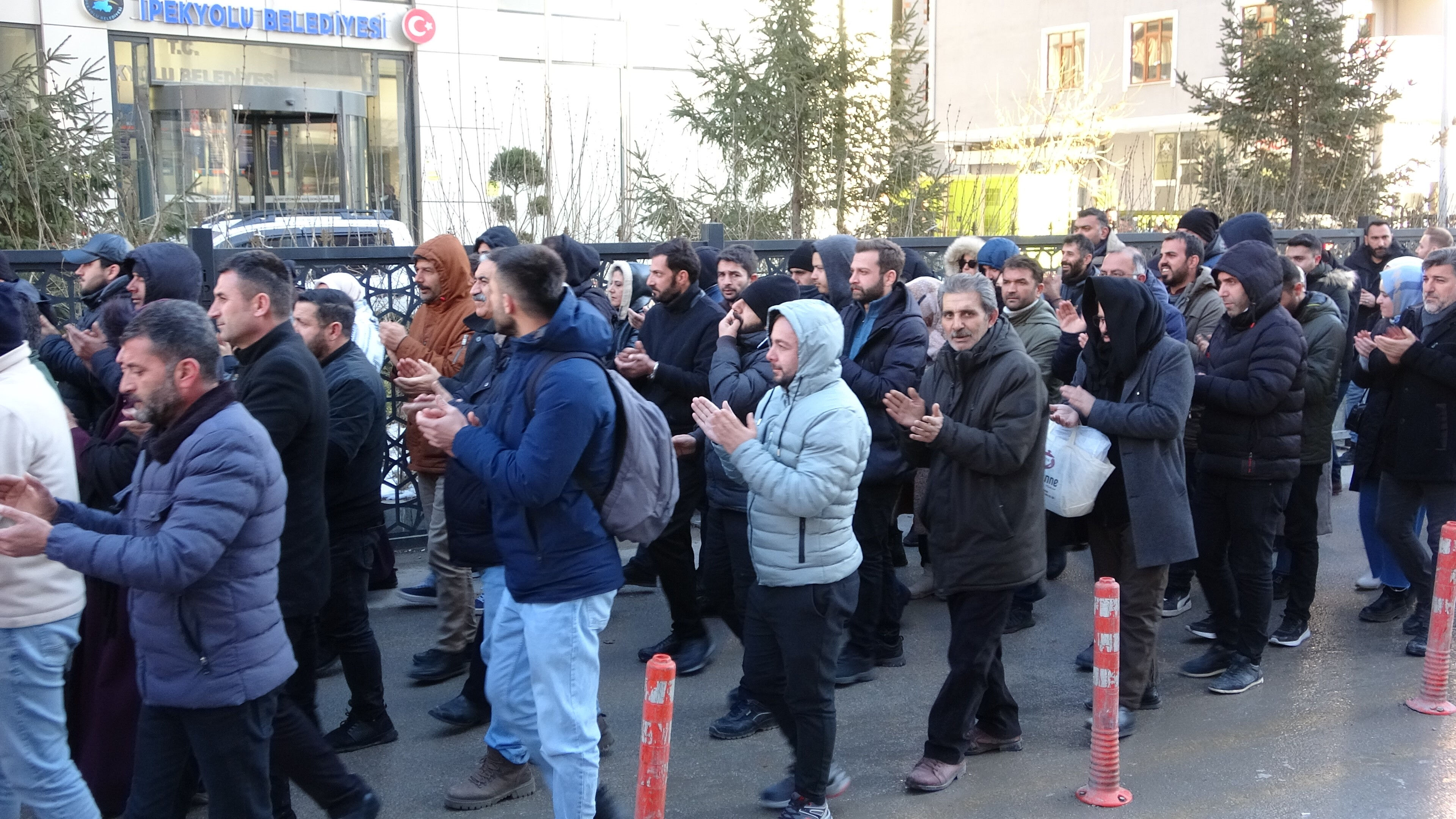 DEM Partili belediyeler işten çıkarmıştı! Dondurucu soğuğa rağmen 290 gündür adalet arıyorlar - 2. Resim