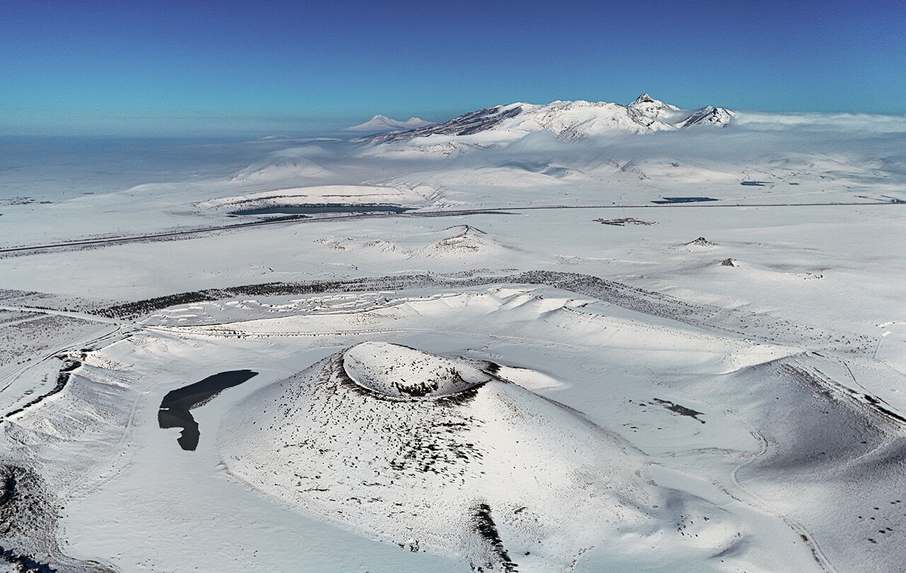 Dünyanın nazar boncuğu Meke Gölü beyaza büründü: Kuruma tehlikesi ortadan kaldırılacak Dünyanın nazar boncuğu Meke Gölü beyaza büründü - 2. Resim