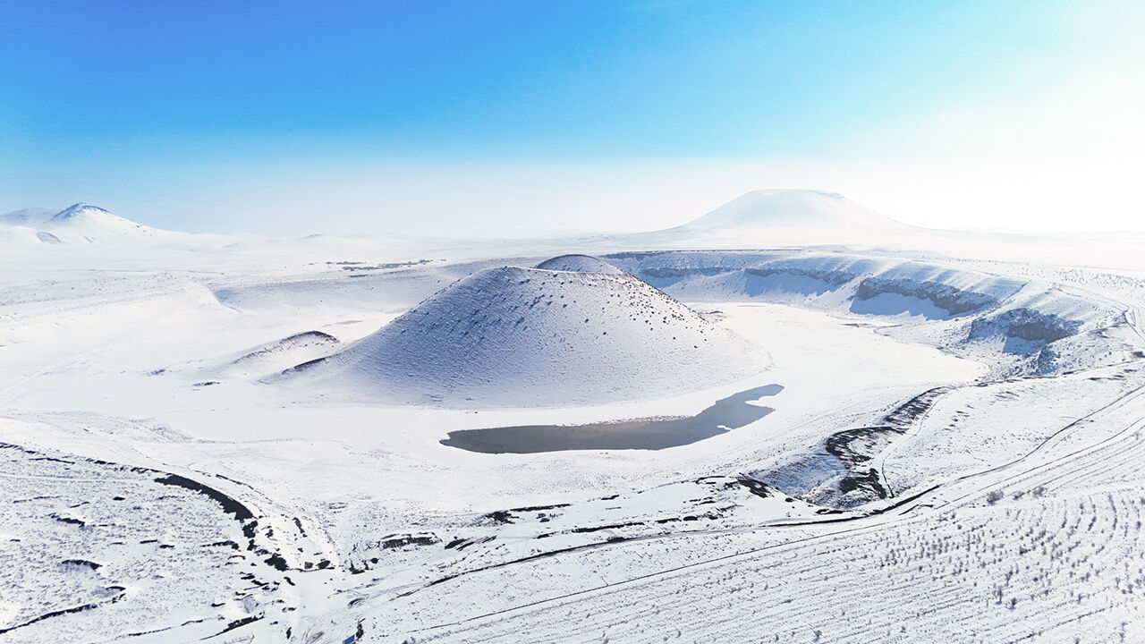 Dünyanın nazar boncuğu Meke Gölü beyaza büründü: Kuruma tehlikesi ortadan kaldırılacak Dünyanın nazar boncuğu Meke Gölü beyaza büründü - 1. Resim