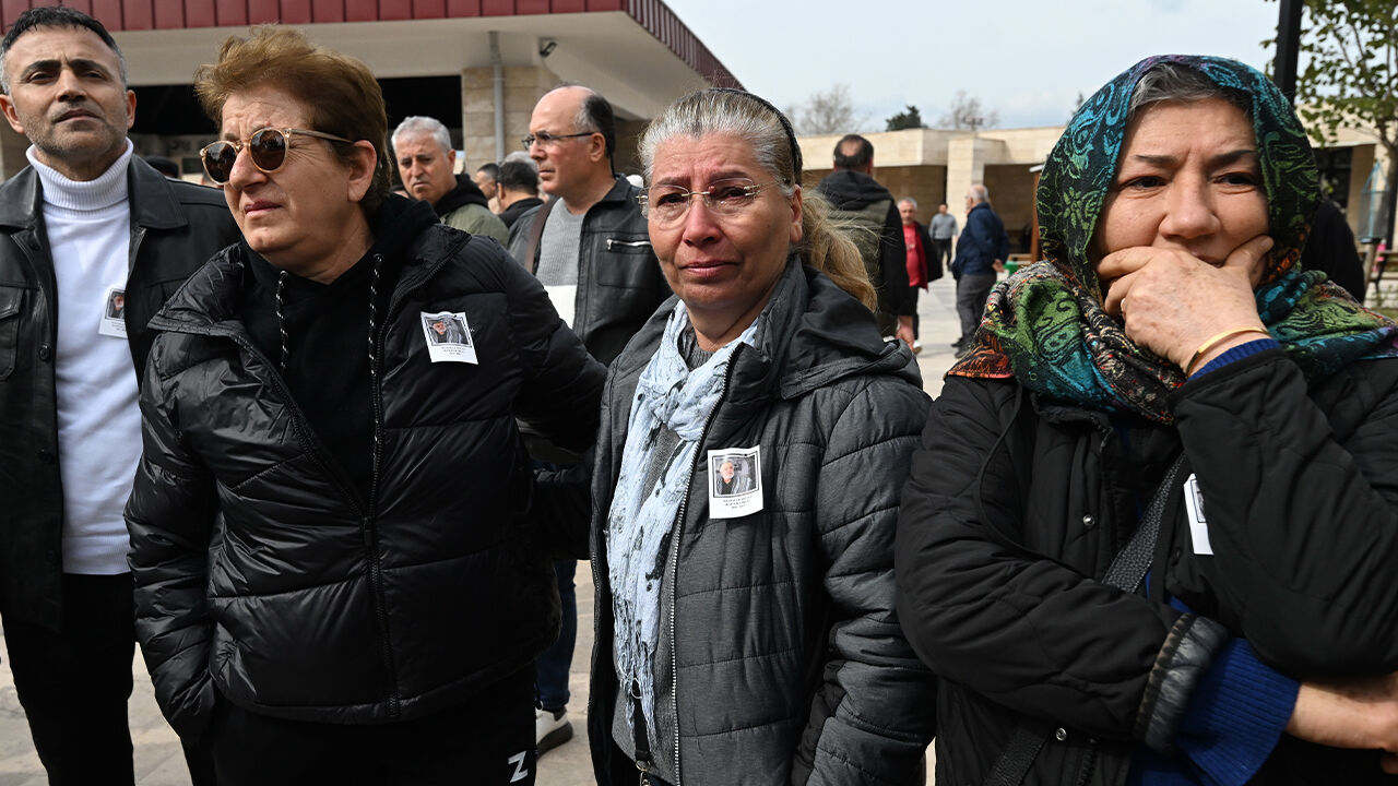 Kahtalı Mıçe son yolculuğuna uğurlandı! Gözyaşlarına boğuldular Kahtalı Mıçe son yolculuğuna uğurlandı! Gözyaşlarına boğuldular - 3. Resim
