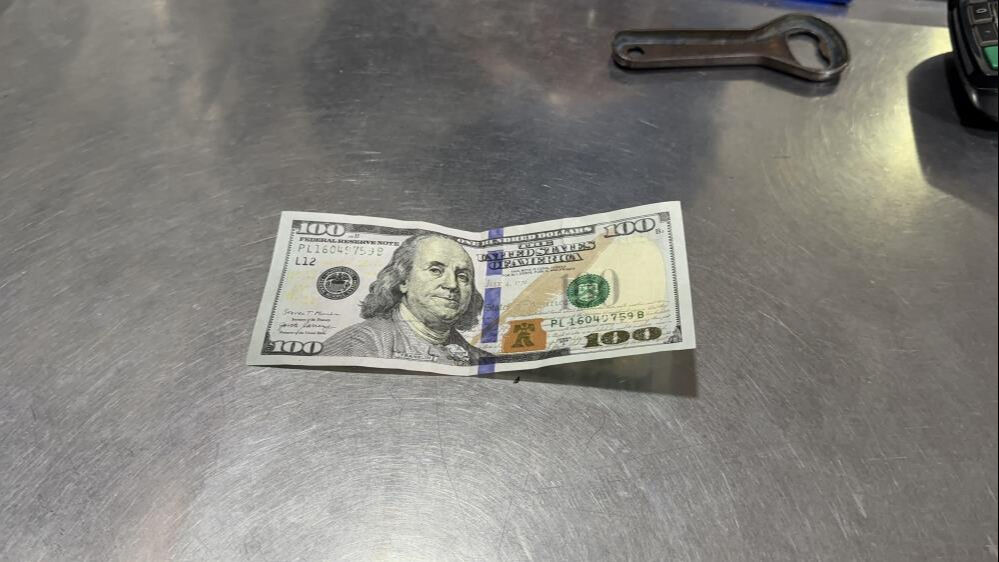 Market sahibi gerçeği bir gün sonra öğrendi! Para üstü bile vermiş - 1. Resim