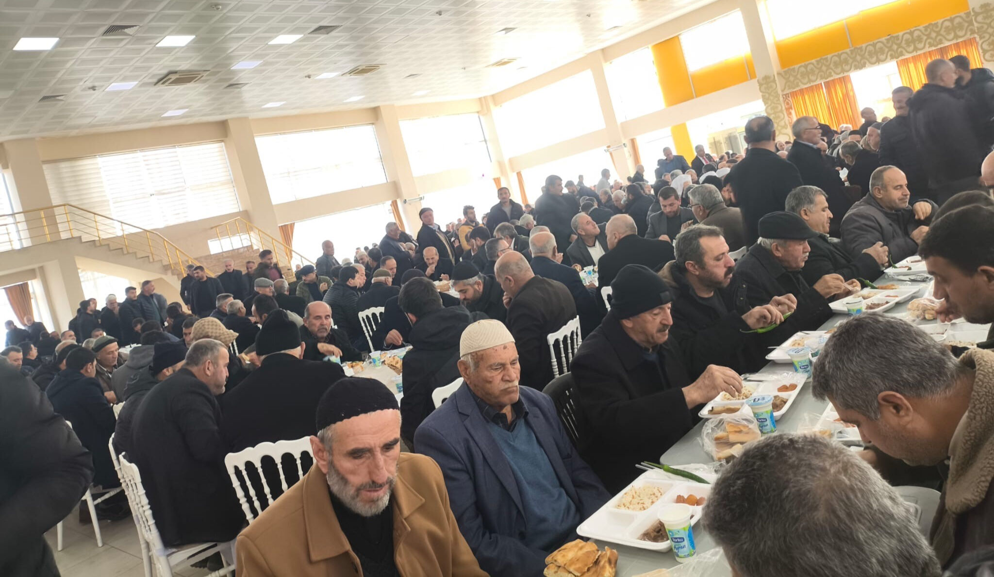 28 yıllık husumet sona erdi, binlerce kişi bir araya geldi 28 yıllık husumet sona erdi, binlerce kişi bir araya geldi - 1. Resim