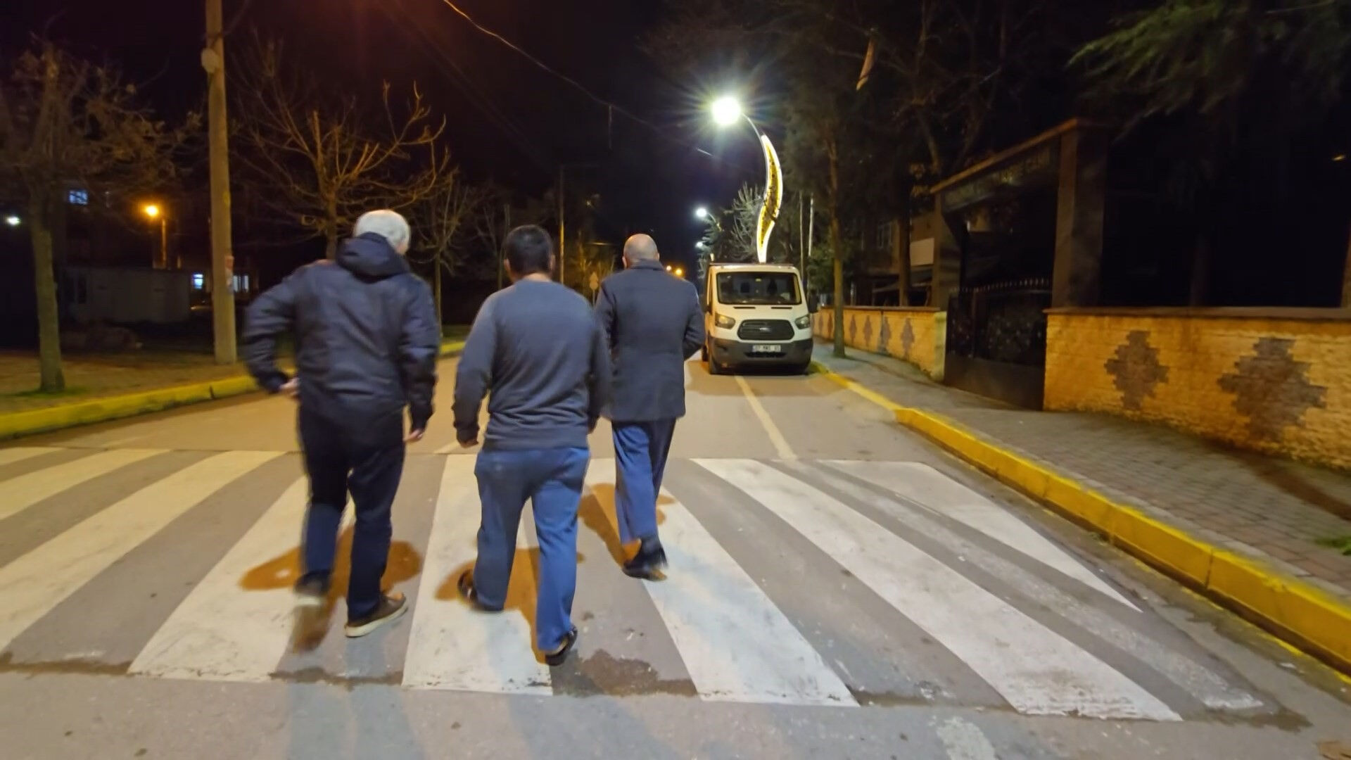 Bir mahallede 'valizli şahıs' alarmı!  Bir mahallede 'valizli şahıs' alarmı!