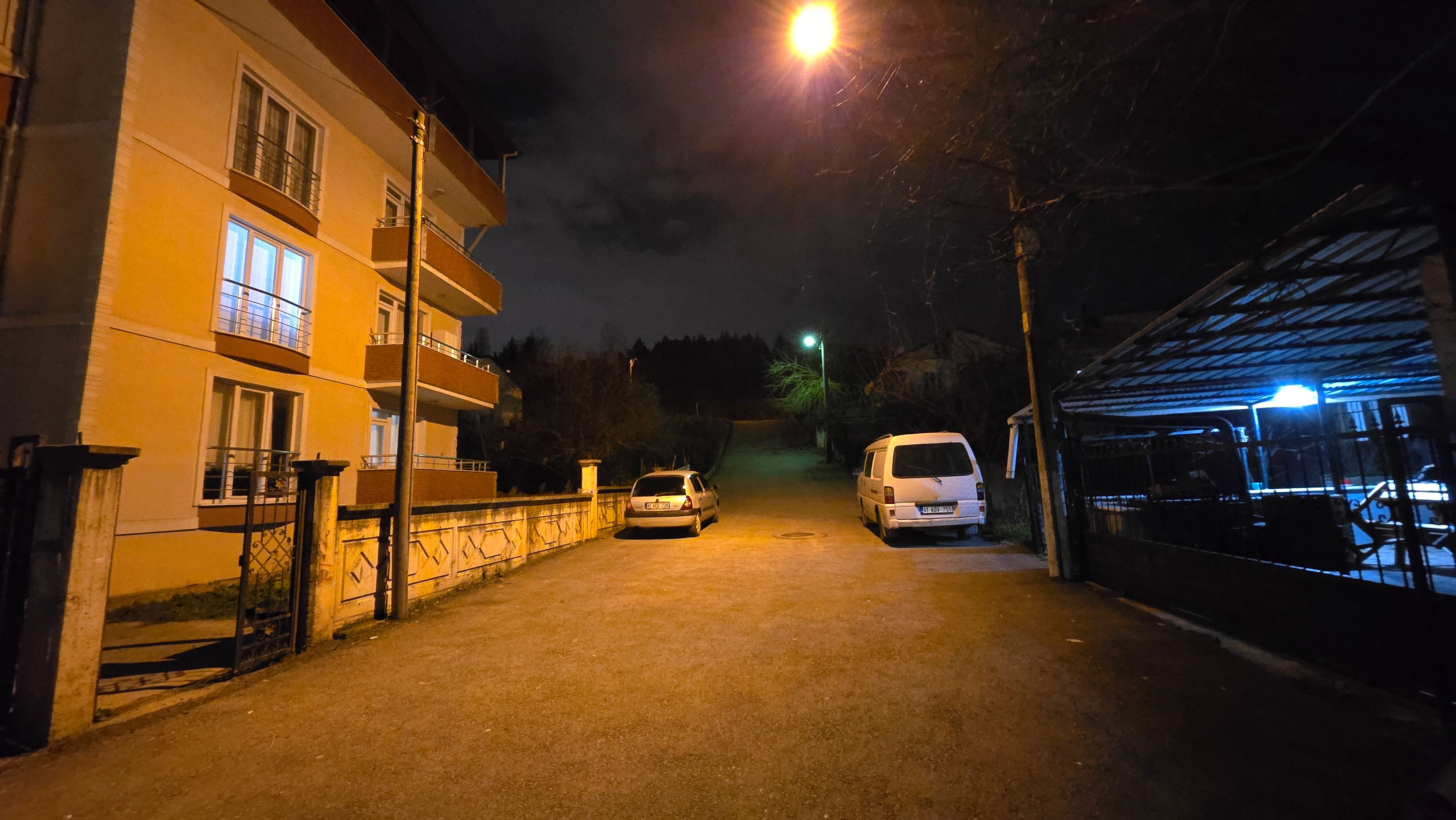 Bir mahallede 'valizli şahıs' alarmı!  Bir mahallede 'valizli şahıs' alarmı!