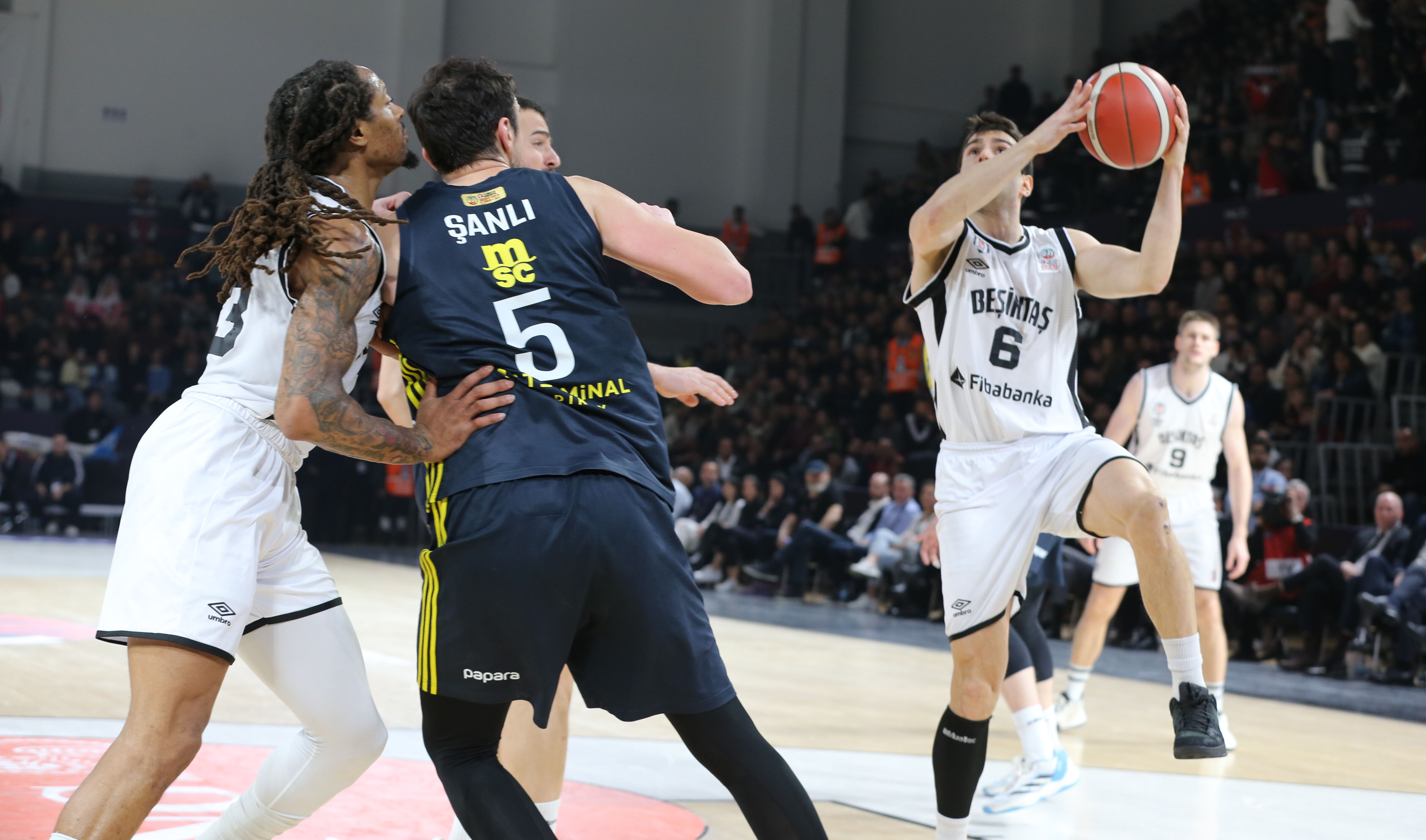 Türkiye Kupası Fenerbahçe'nin! Kanarya 13. finalinde 9. kez mutlu sona ulaştı CANLI | Fenerbahçe - Beşiktaş derbisi nefes kesiyor! Türkiye Kupası sahibini buluyor - 1. Resim