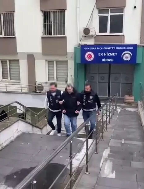 Hastalara biber gazı sıkıp, silahla tehditler savurdu! Üsküdar'da dehşet saçan doktor tutuklandı - 3. Resim