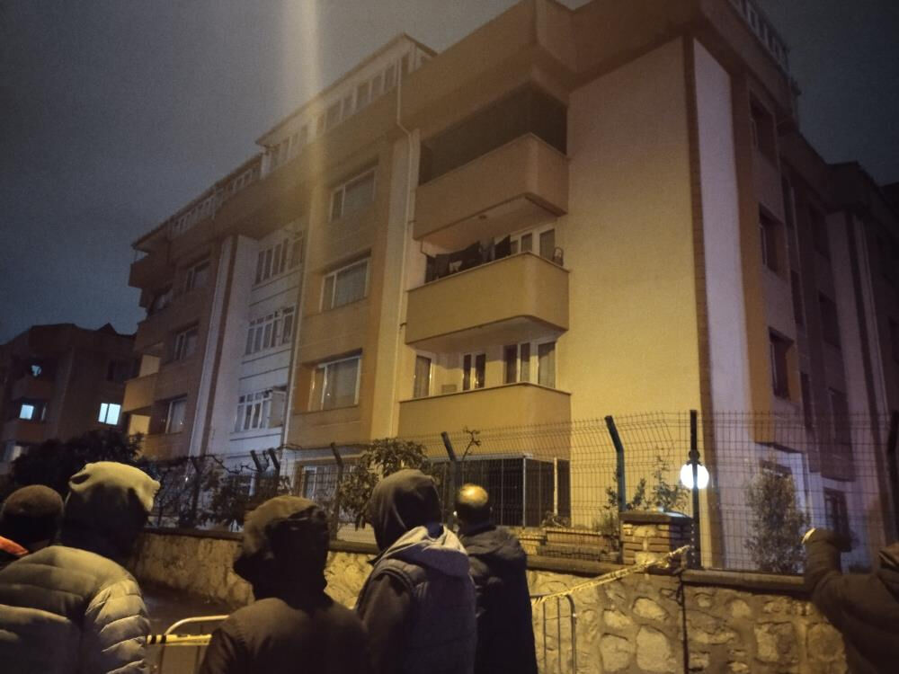 İstanbul Tuzla'da bir bina gece yarısı tahliye edildi! Çok sayıda ekip olay yerinde - 1. Resim