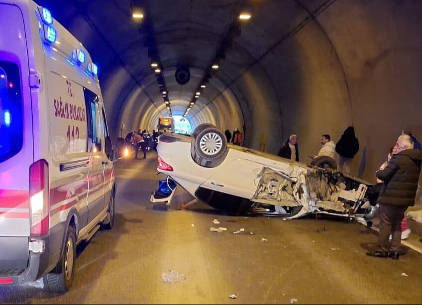 Ordu tünelinde korkunç kaza! İki araç kafa kafaya çarpıştı, çok sayıda yaralı var - 3. Resim