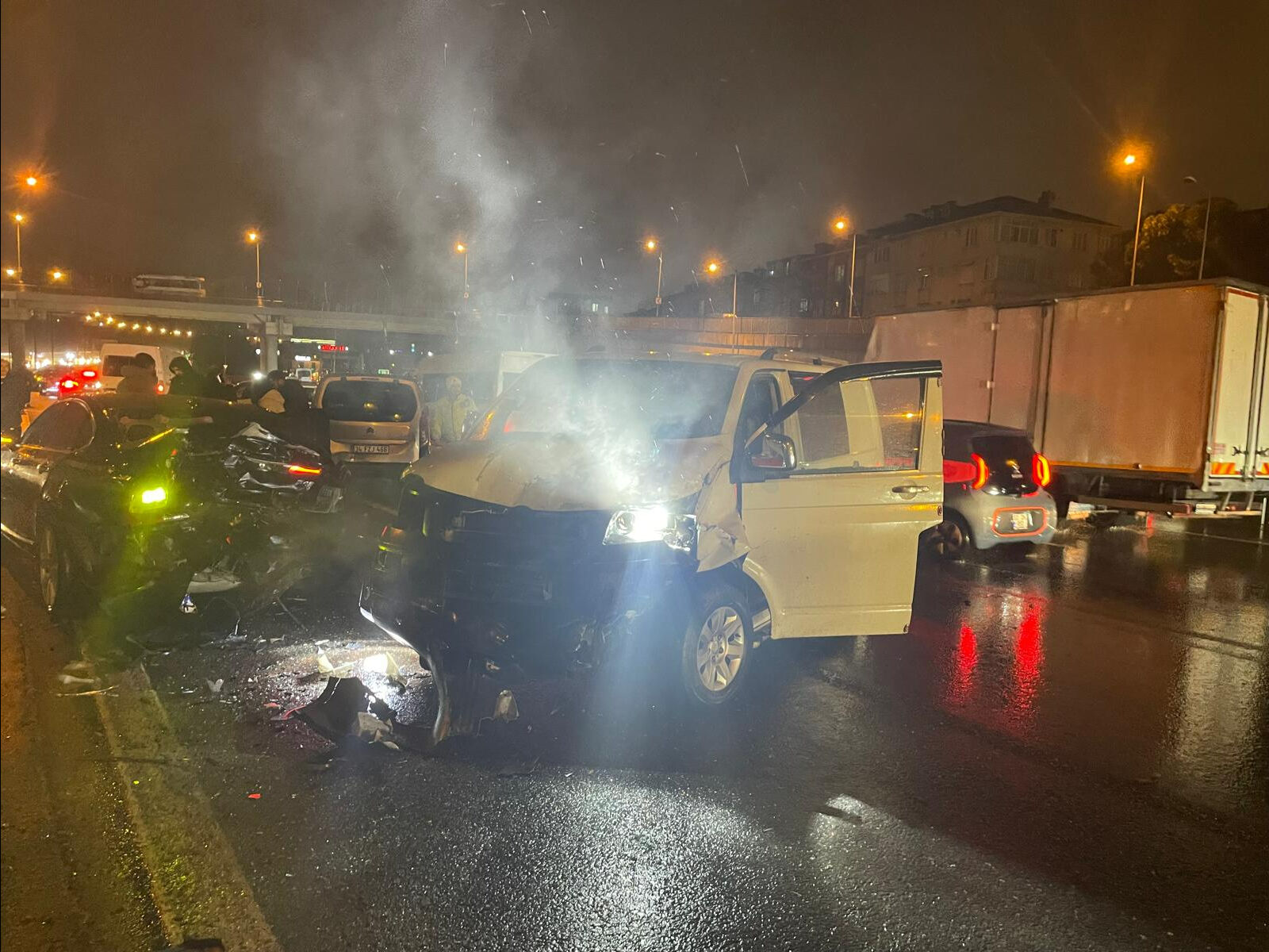 TEM Otoyolu'nda zincirleme kaza: 2 yaralı - 1. Resim