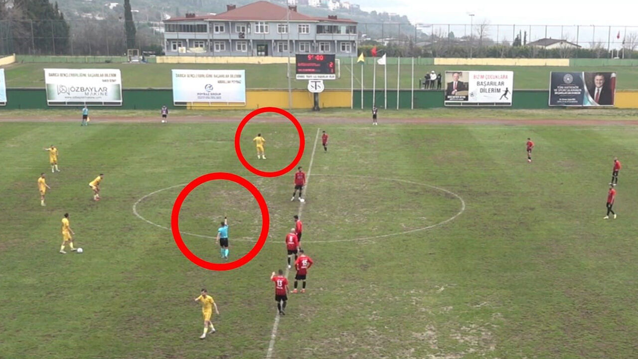 İki sarı kart gösterdi, kırmızıyı unuttu! Hakem skandalı o maç tekrar ettirebilir - 1. Resim