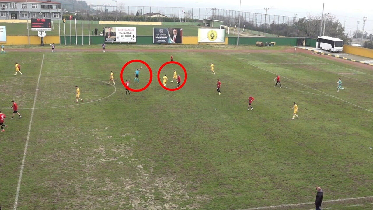 İki sarı kart gösterdi, kırmızıyı unuttu! Hakem skandalı o maç tekrar ettirebilir - 2. Resim
