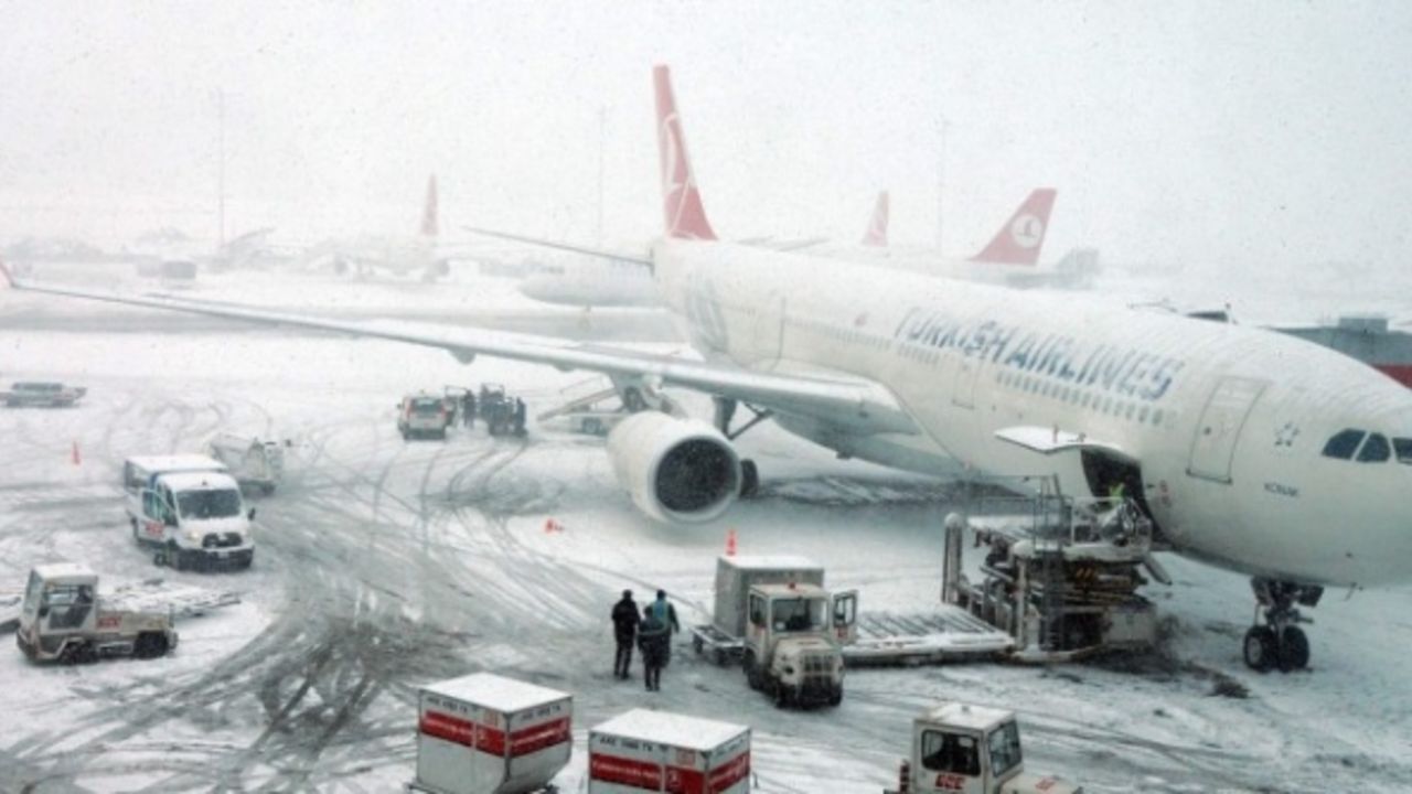 Kar yağınca uçuşlar iptal olur mu? Bu hafta kar yağışı olan iller ve uçuş  iptal nedenleri | Türkiye Gazetesi