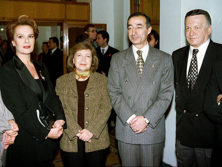 Merhum sanatçı Kartal Tibet'in asıl mesleğini duyanlar şaştı kaldı! Kimse bilmiyordu... - 2. Resim