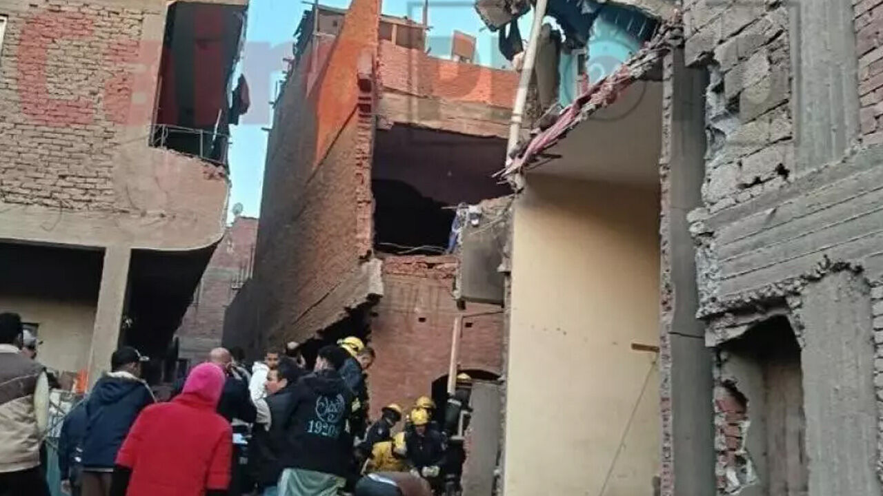 Mısır'ın başkenti Kahire'de bir bina çöktü! Çok sayıda ölü ve yaralı var - 1. Resim