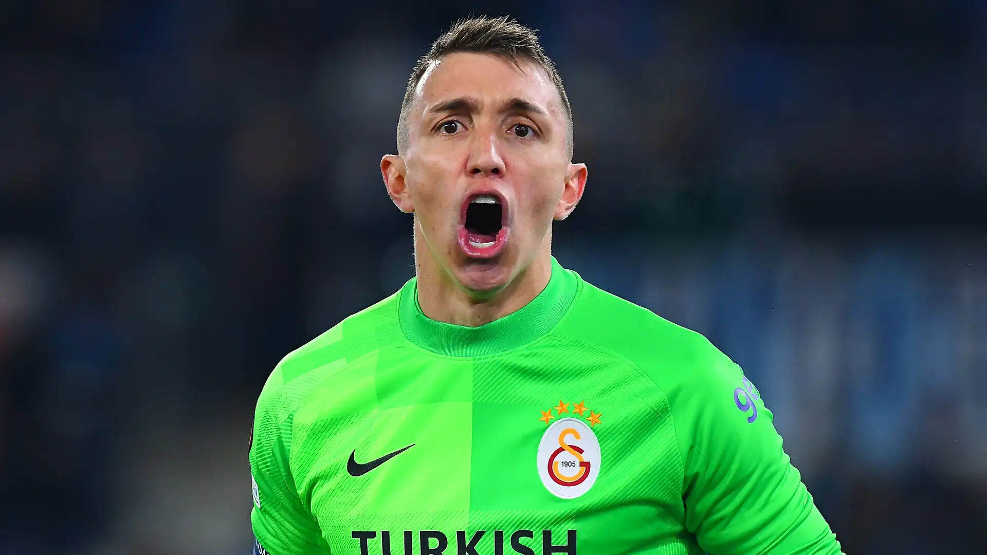 Muslera'ya Osimhen takviyesi! Maç sonunda maskeyi taktı Muslera'ya Osimhen takviyesi! Maç sonunda maskeyi taktı - 2. Resim